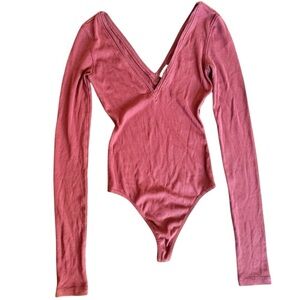 Aritiza Wilfred Burgundy V-Neck‎ Plunge Front Bodysuit Women’s Size XExtra Small